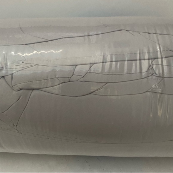 Royal Luxe Lightweight Microfiber Color Down Alternative Full/Queen Comforter - Picture 9 of 9